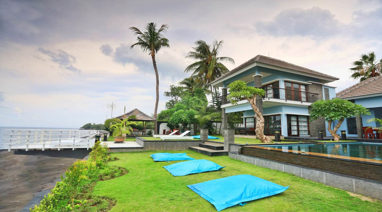 Beautiful North Bali Beachfront Villa